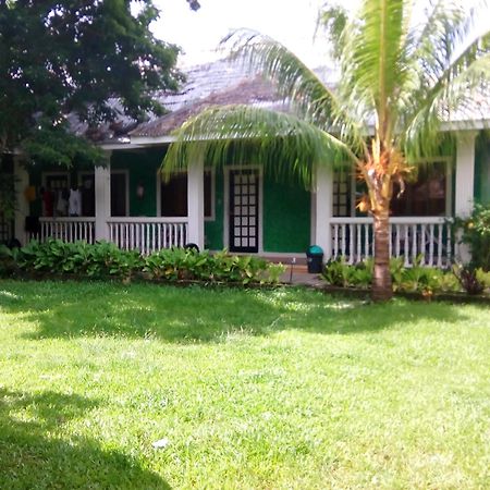 Villa Criselda Resort Balabag  ภายนอก รูปภาพ